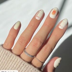 Glamnetic Holiday Press On Nail Collection - Snow Place Like Home NEW